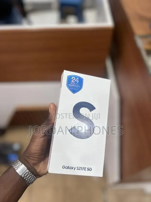 New Samsung Galaxy S21 FE 5G 128 GB Blue · Photo 1