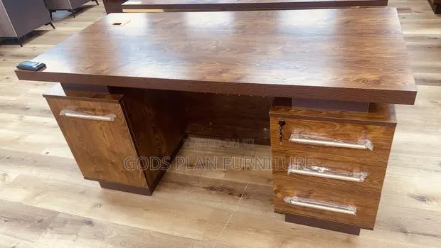 Modern Office Desk (14d) · Photo 1