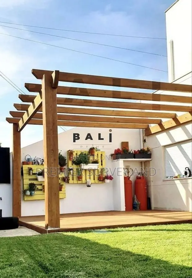 Pergola Installation · Photo 1