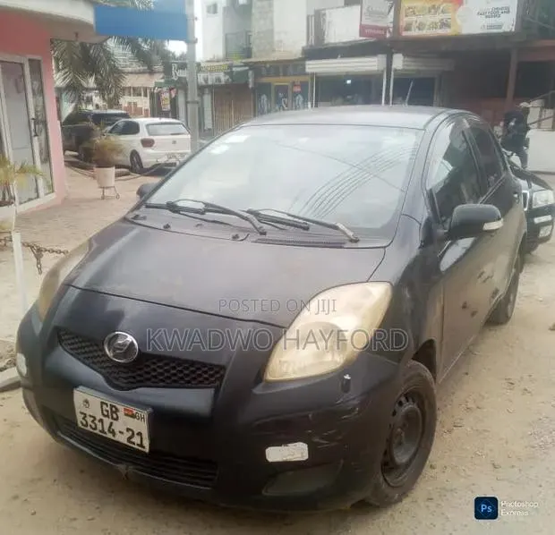 Toyota Vitz 1.3 FWD 3dr 2010 Black · Photo 1