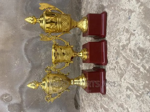 Mini Trophies Available at Cool Price · Photo 1