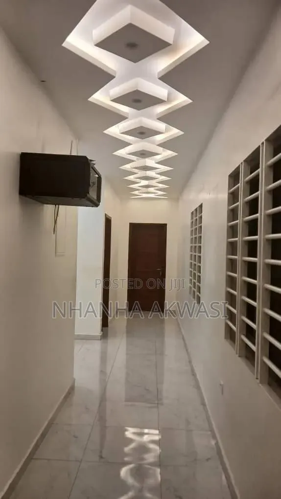 5bdrm House in Lashibi, Sakumono for rent · Photo 1