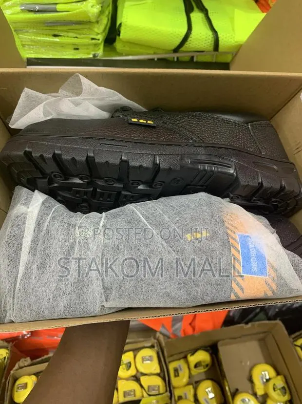 Safety Boots · Photo 1