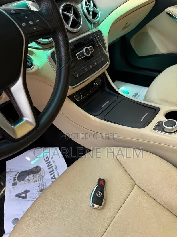 Mercedes-Benz GLA 250 2018 Red · Photo 1