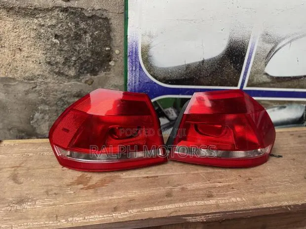 VW Passat 2012-2015 Taillight · Photo 1