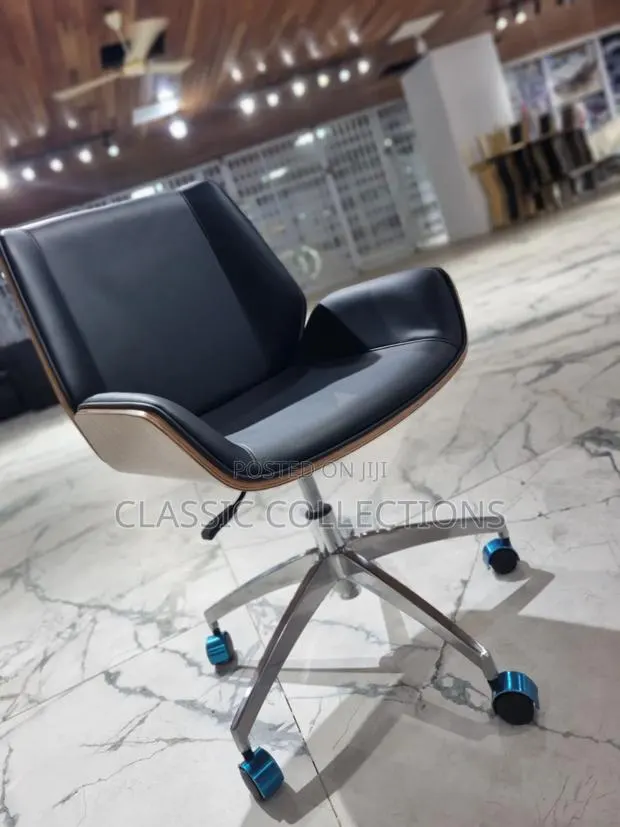 Modern Executive Desk Chair- Luxury · Photo 1
