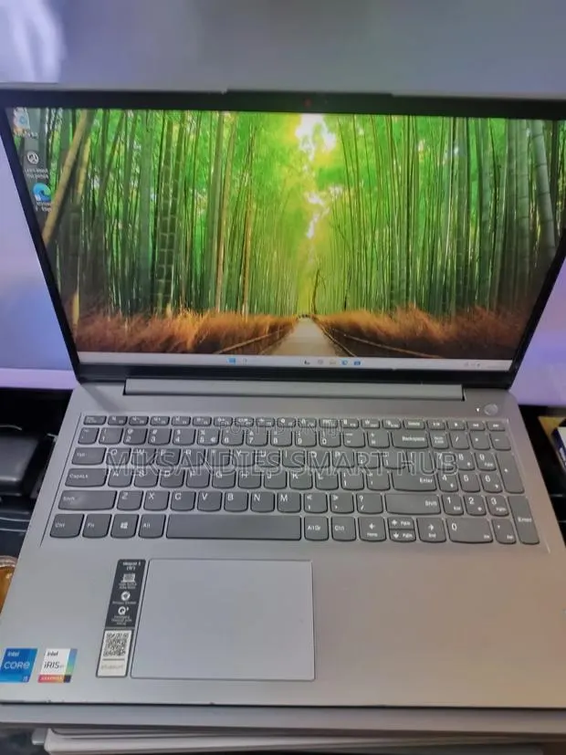 Laptop Lenovo 8GB Intel Core i5 SSD 512GB · Photo 1