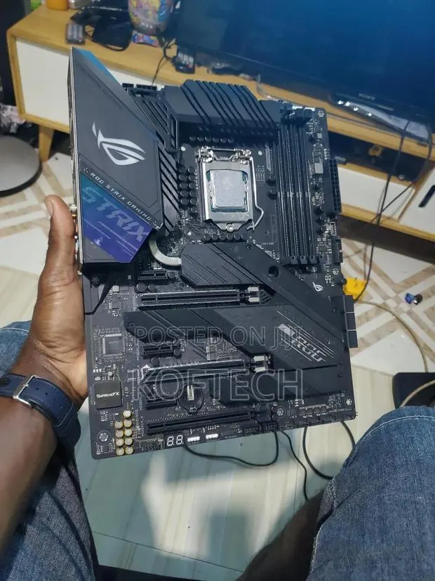 ASUS Z490e Gaming Combo · Photo 1