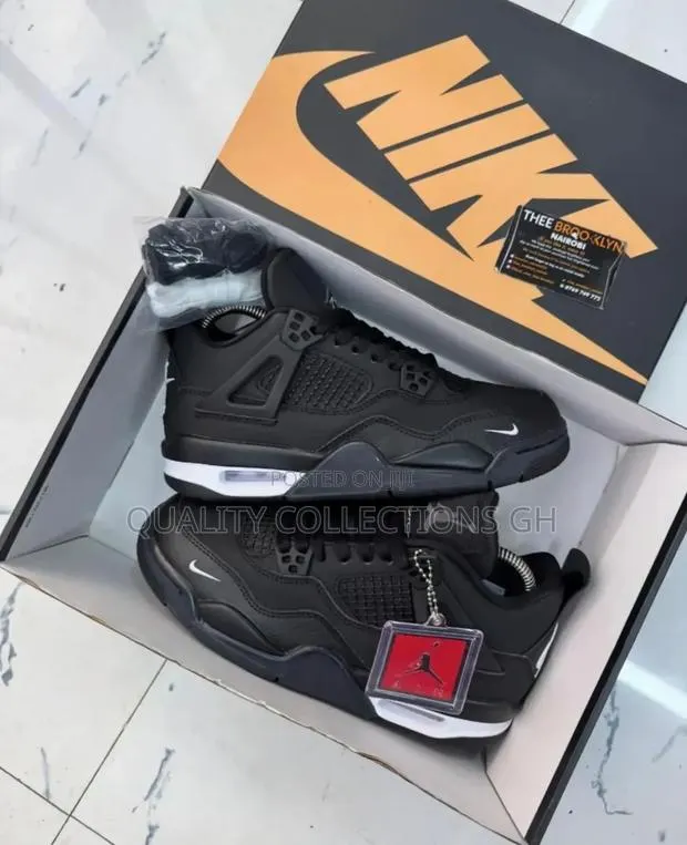 Air Jordan 4 Black With White · Photo 1