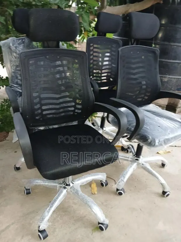 Swivel Chair Wwith Head Rest · Photo 1