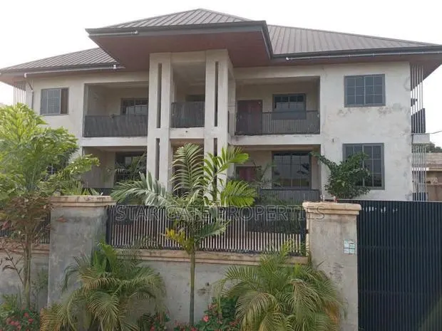 8bdrm House in Santasi Trede, Kumasi Metropolitan for sale · Photo 1