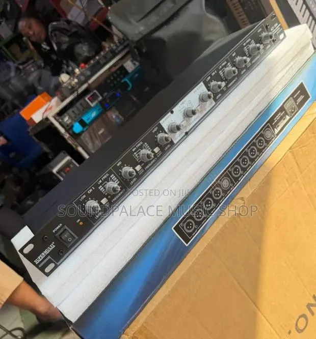 Supermulti Ac204 4-Way Stereo Crossover Plus Subwoofer. · Photo 1