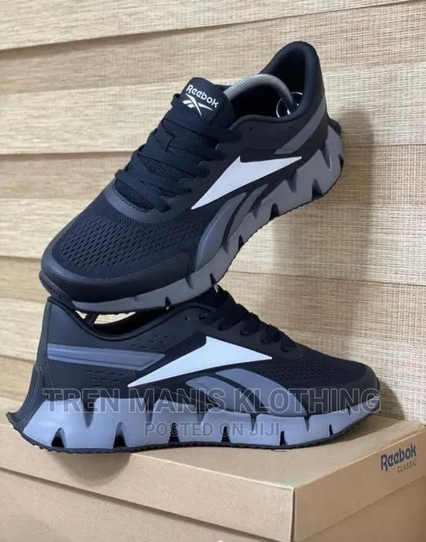 Reebok Classic Sneakers · Photo 1
