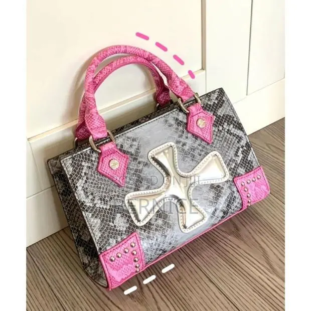 Cclassy and Beautiful Handbag · Photo 1