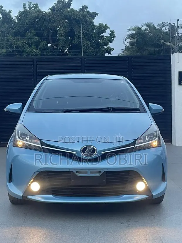 Toyota Vitz 1.3 AWD 5dr 2016 Blue · Photo 1