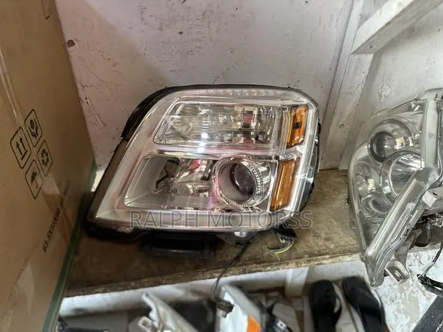 GMC Terrain 2010-2015 Headlight · Photo 1