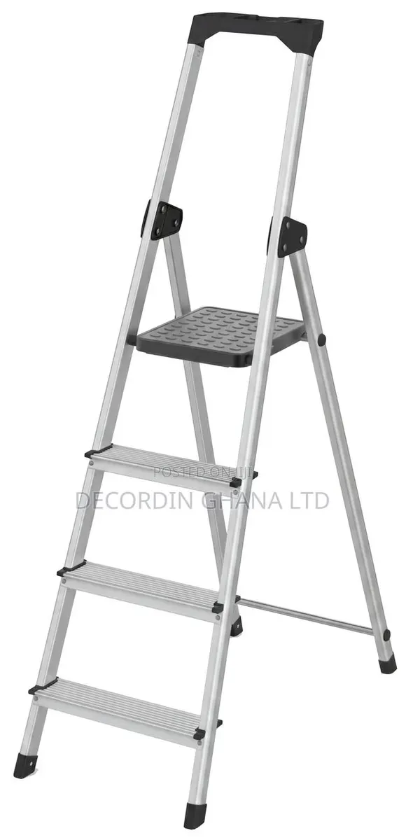4 Step Aluminum Ladder · Photo 1