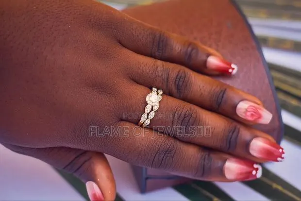 Engagement / Wedding Ring · Photo 1
