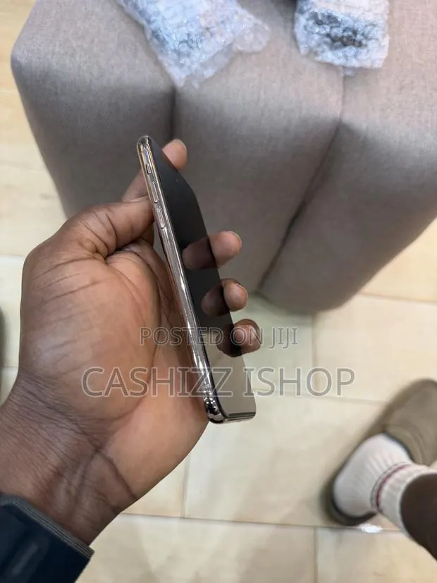 Apple iPhone 11 Pro 256 GB Gold · Photo 1