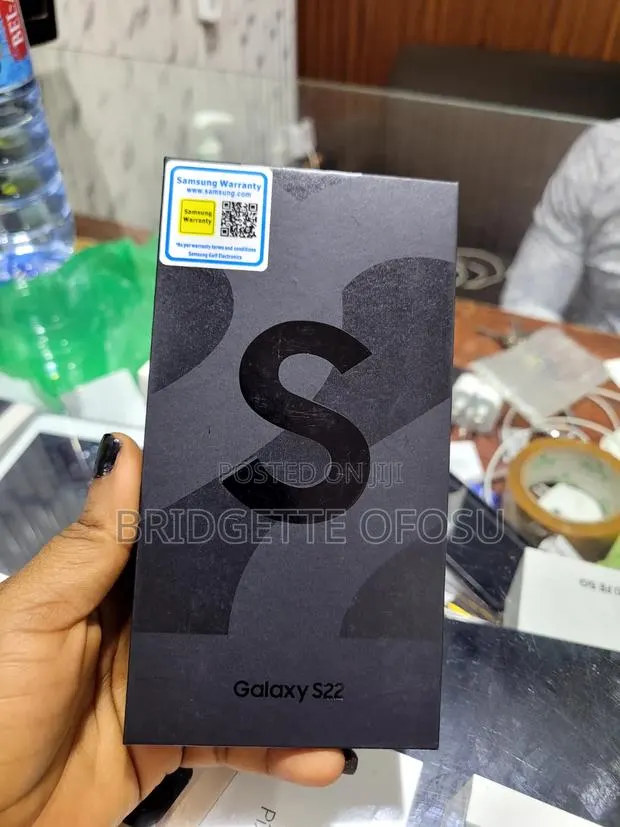 New Samsung Galaxy S22 5G 128 GB Black · Photo 1