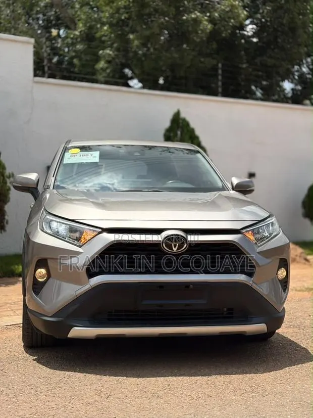 Toyota RAV4 2021 Gray · Photo 1