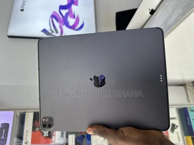 Apple iPad Pro 12.9 (2021) 256 GB Black · Photo 1