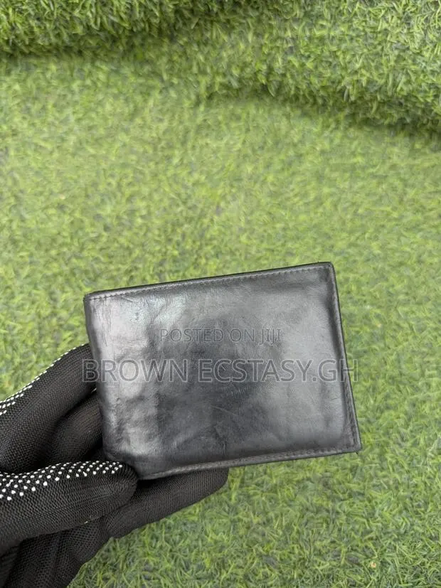 Non Branded Leather Wallet (Uk Used) · Photo 1
