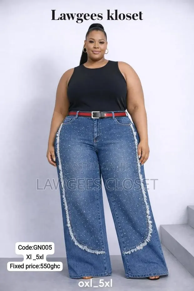 Plus Size Baggy Jeans · Photo 1