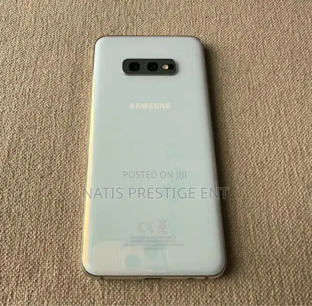 Samsung Galaxy S10e 128 GB White · Photo 1
