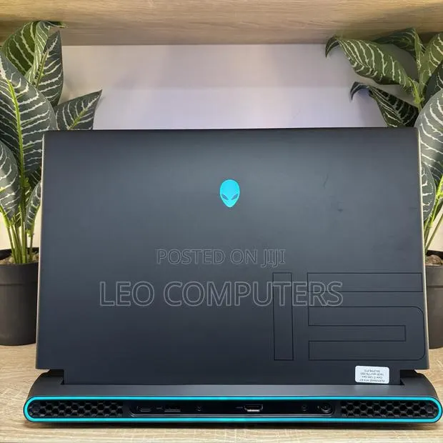 Laptop Alienware M15 R7 16GB Intel Core i7 SSD 1T · Photo 1