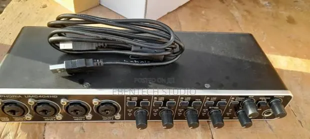 Behringer Uphoria Umc 404uhd Audio Interface Rent · Photo 1
