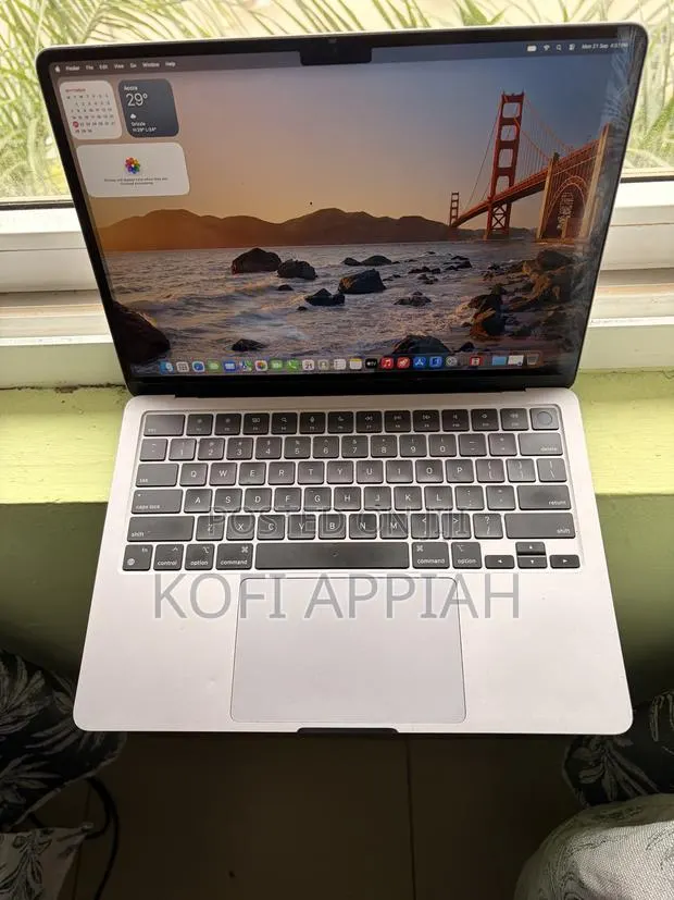 Laptop Apple MacBook Air 2022 M2 8GB Apple M2 SSD 256GB · Photo 1