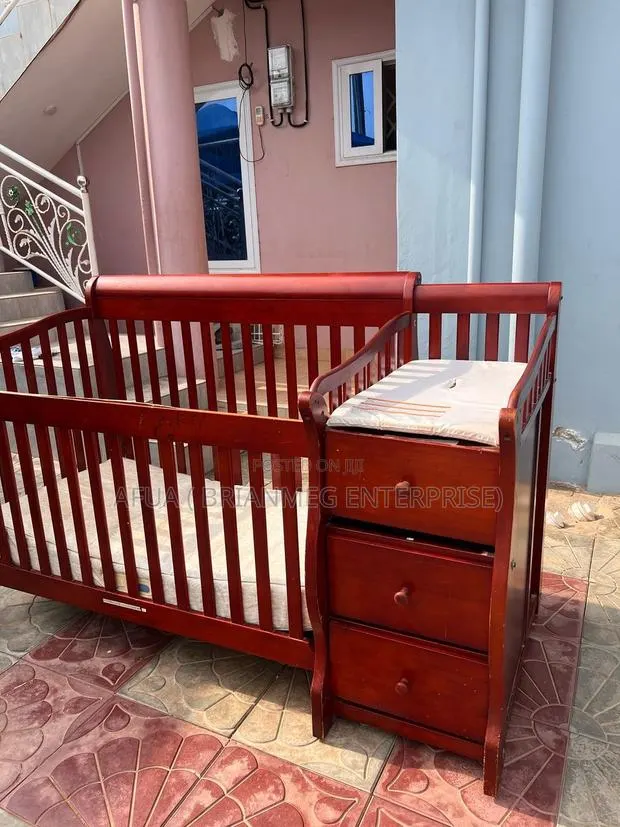 A Very Big Double Baby Crib/ Baby Cot ( U S A) · Photo 1