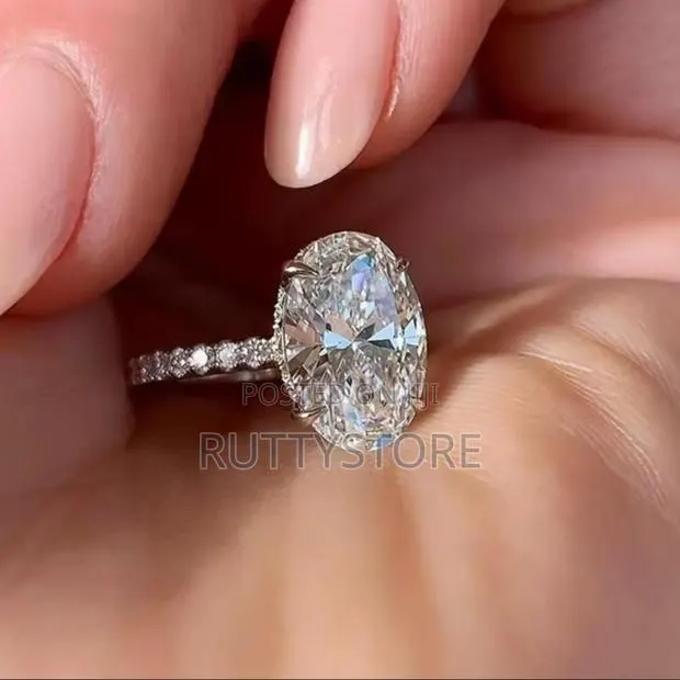 Luxury Promise Ring · Photo 1