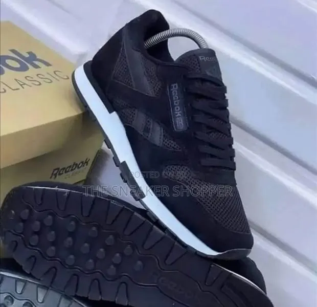 Rc Reebok Classic Black and White · Photo 1
