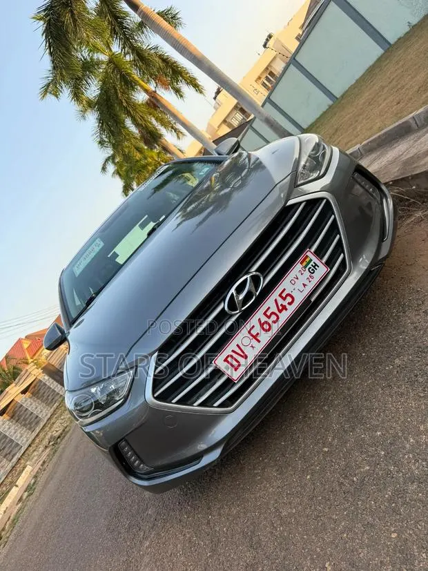 Hyundai Elantra 2018 Gray · Photo 1
