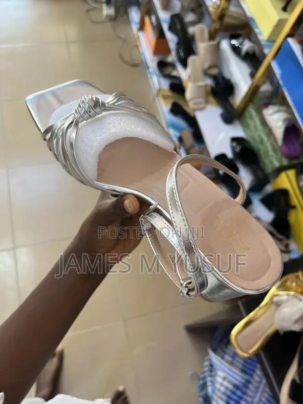 Original Zara Block Sandal · Photo 1