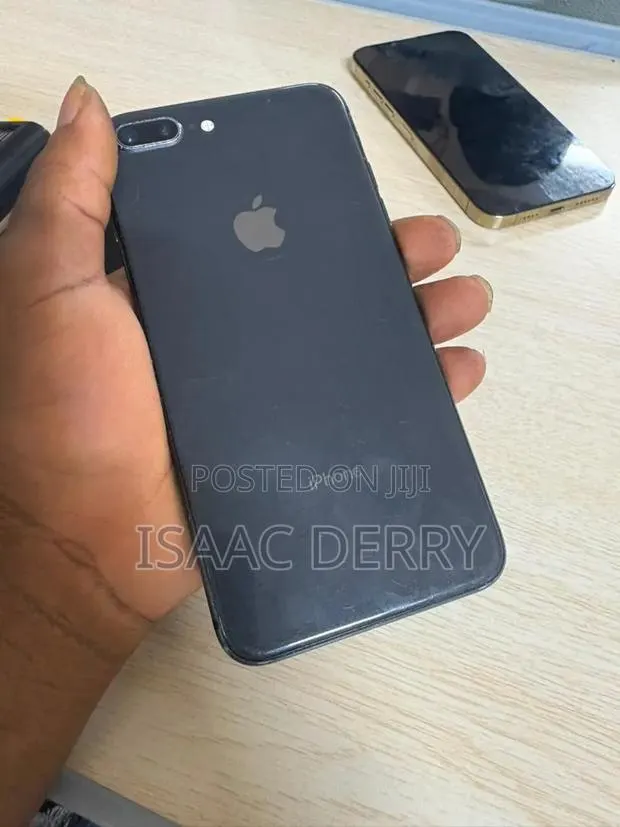 Apple iPhone 8 Plus 64 GB Black · Photo 1