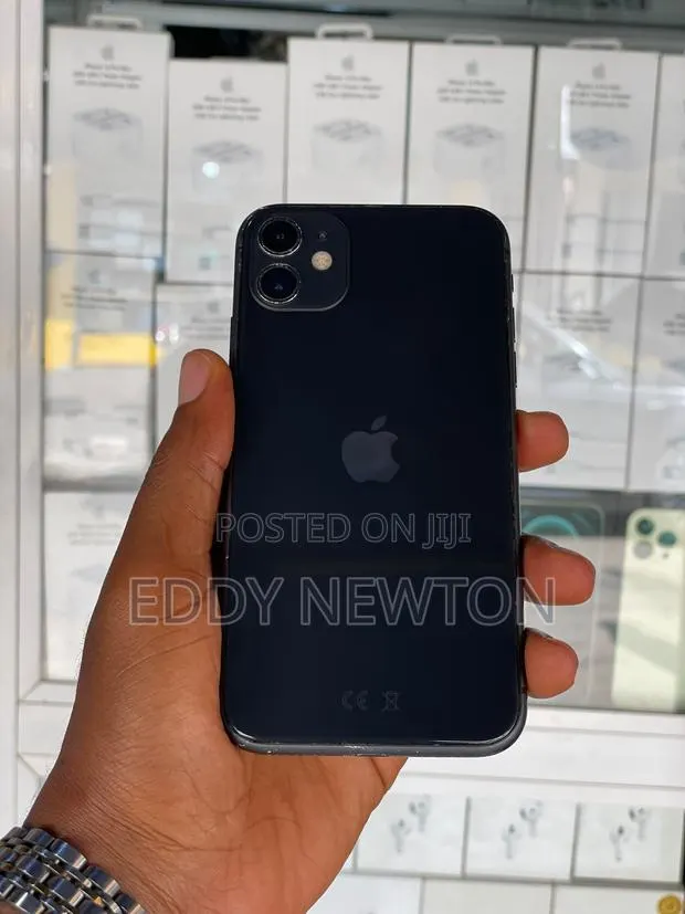 Apple iPhone 11 128 GB Black · Photo 1