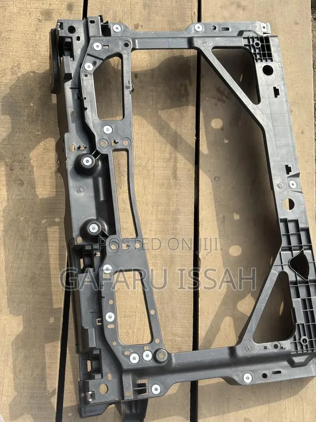 Yaris IA Radiator Support · Photo 1