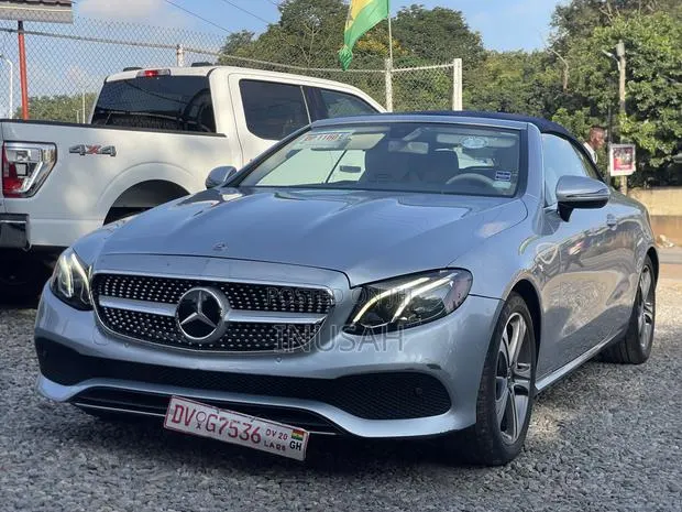Mercedes-Benz E400 2018 Blue · Photo 1
