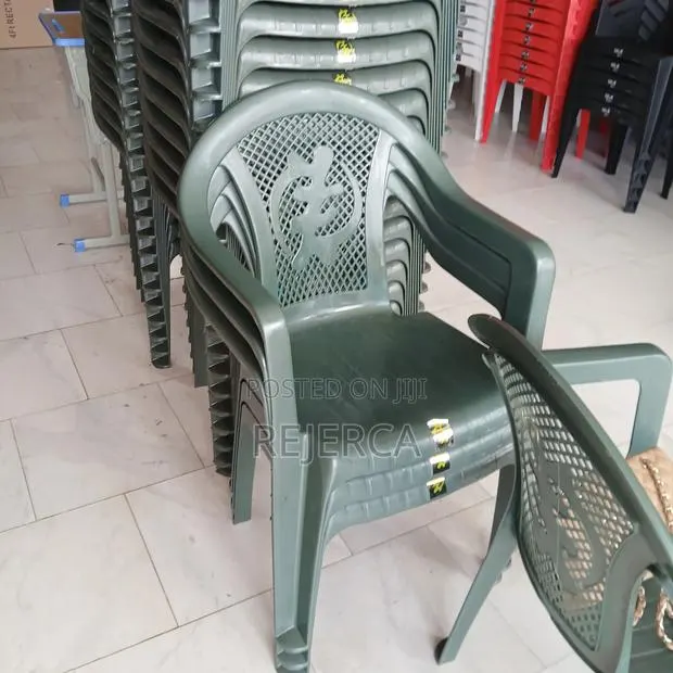 Affordable Plastic Chair · Photo 1