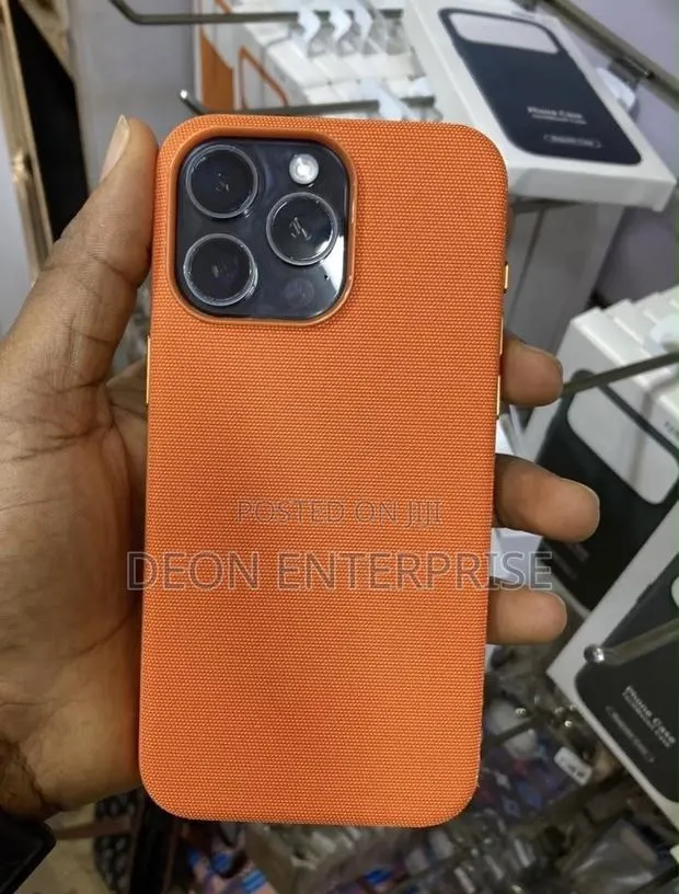 Magnetic iPhone Cases · Photo 1