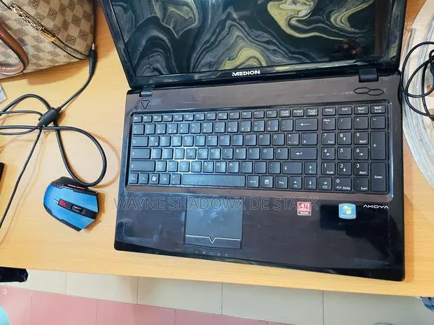 Laptop Medion Akoya S6421 6GB Intel HDD 320GB · Photo 1