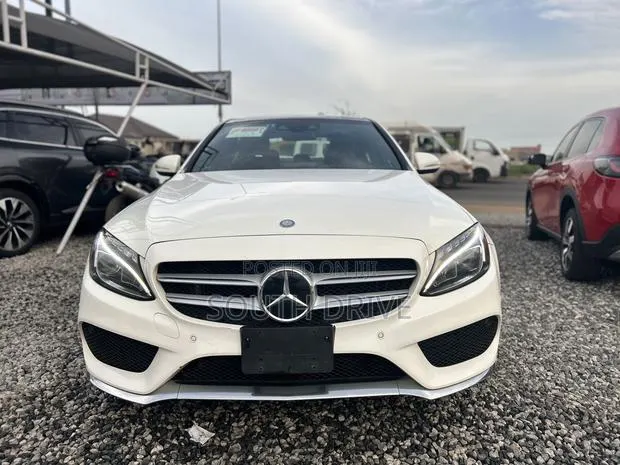 Mercedes-Benz C400 4Matic AWD Sedan (3.0L V6 7A) 2015 White · Photo 1