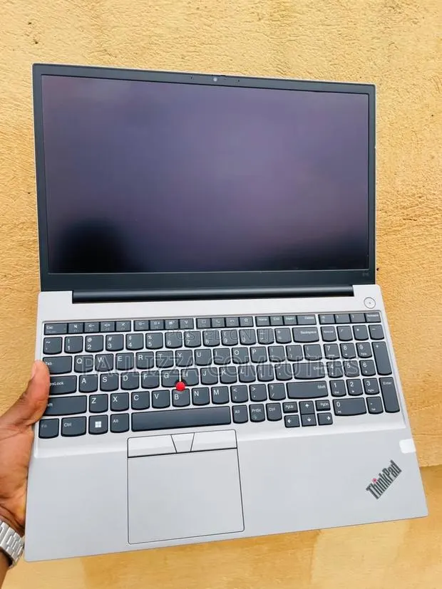 Laptop Lenovo ThinkPad E15 16GB Intel Core i5 SSD 256GB · Photo 1