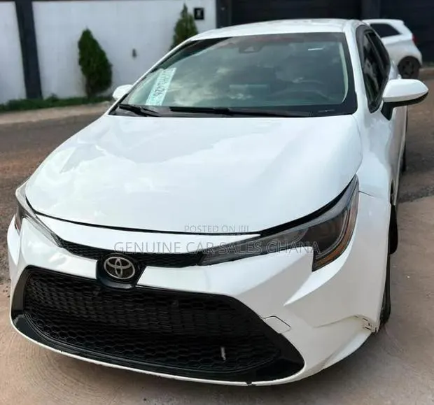 Toyota Corolla LE 2020 White · Photo 1