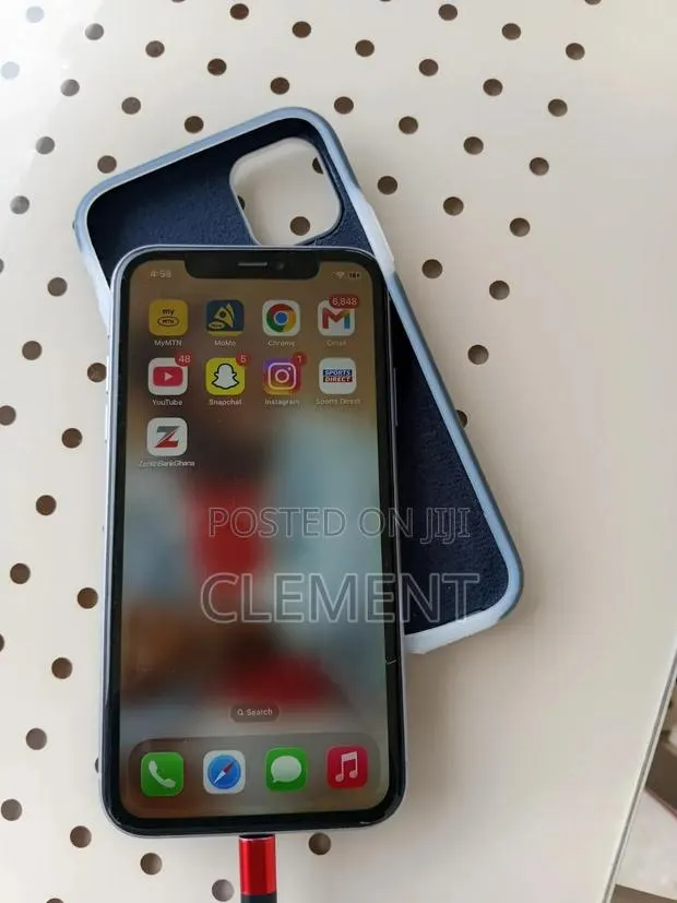 Apple iPhone 11 128 GB Gray · Photo 1
