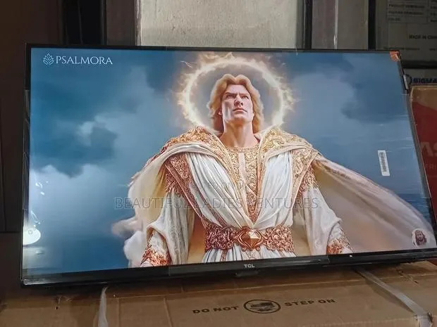 TCL 32” Ultra Clear Led Display Tv · Photo 1