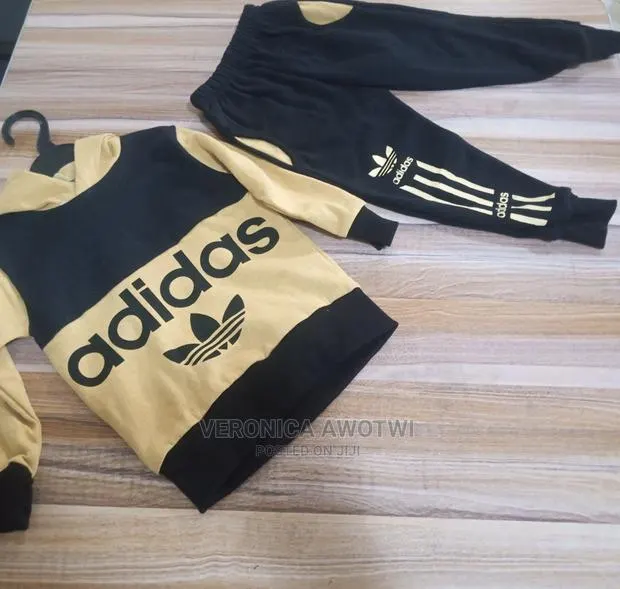 Adidas Tracksuit · Photo 1